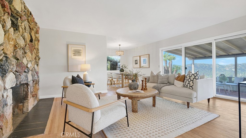 5537 Stardust Road La Canada Flintridge, CA 91011 - Photo 2 of 28