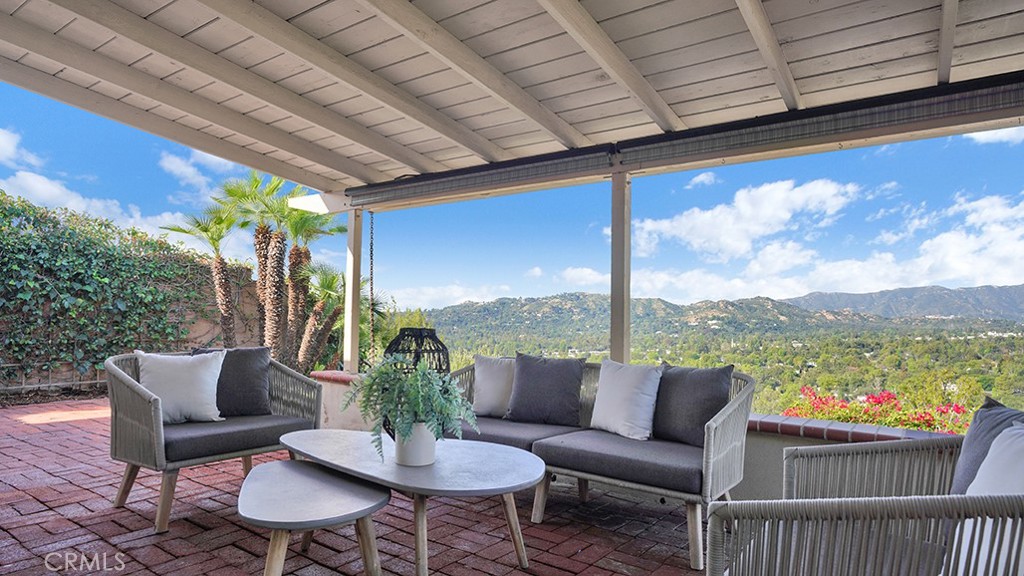 5537 Stardust Road La Canada Flintridge, CA 91011 - Photo 3 of 28