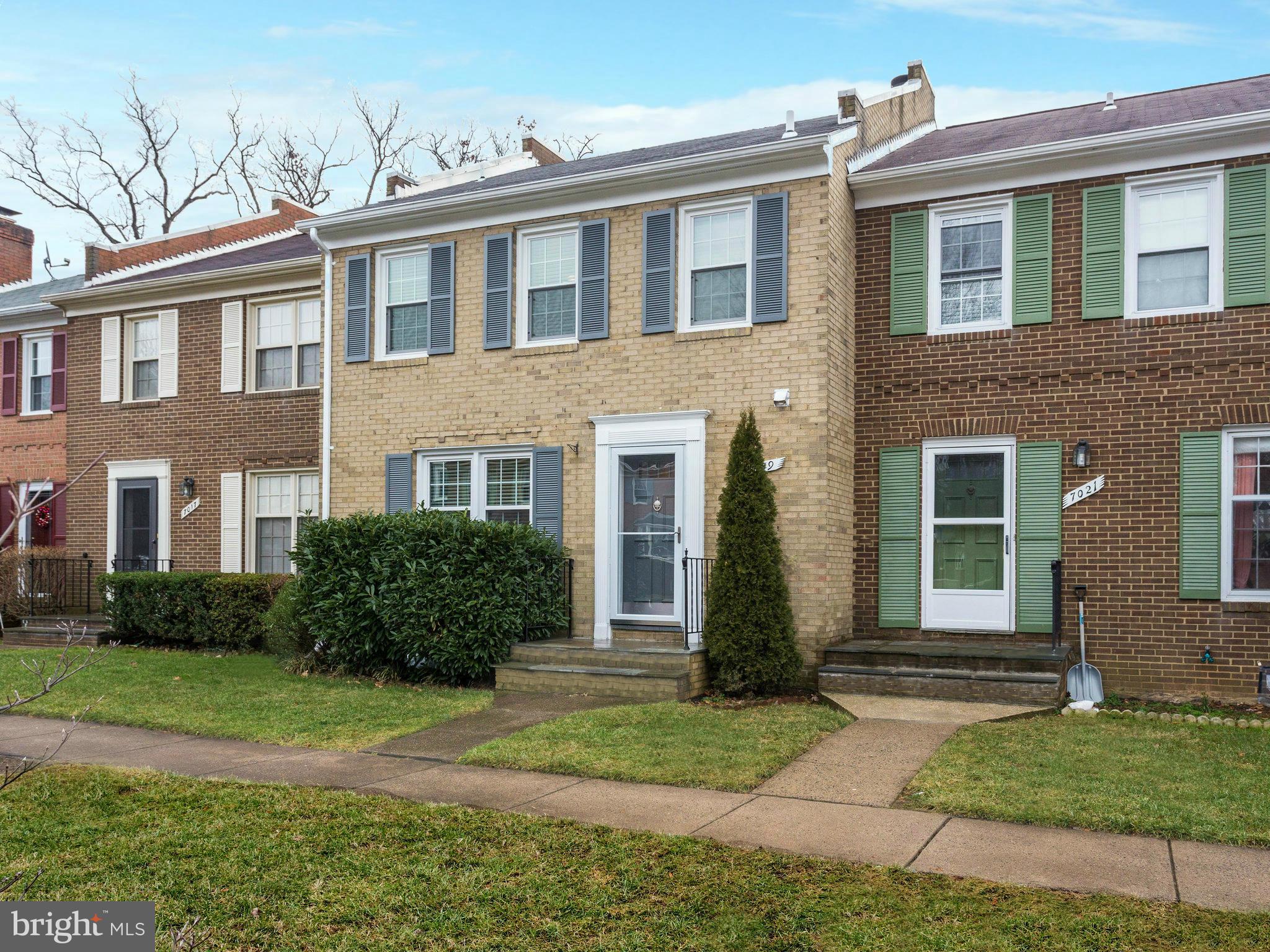 7019 Leestone Street Springfield, VA 22151 - Photo 2 of 30 Exterior (Front)