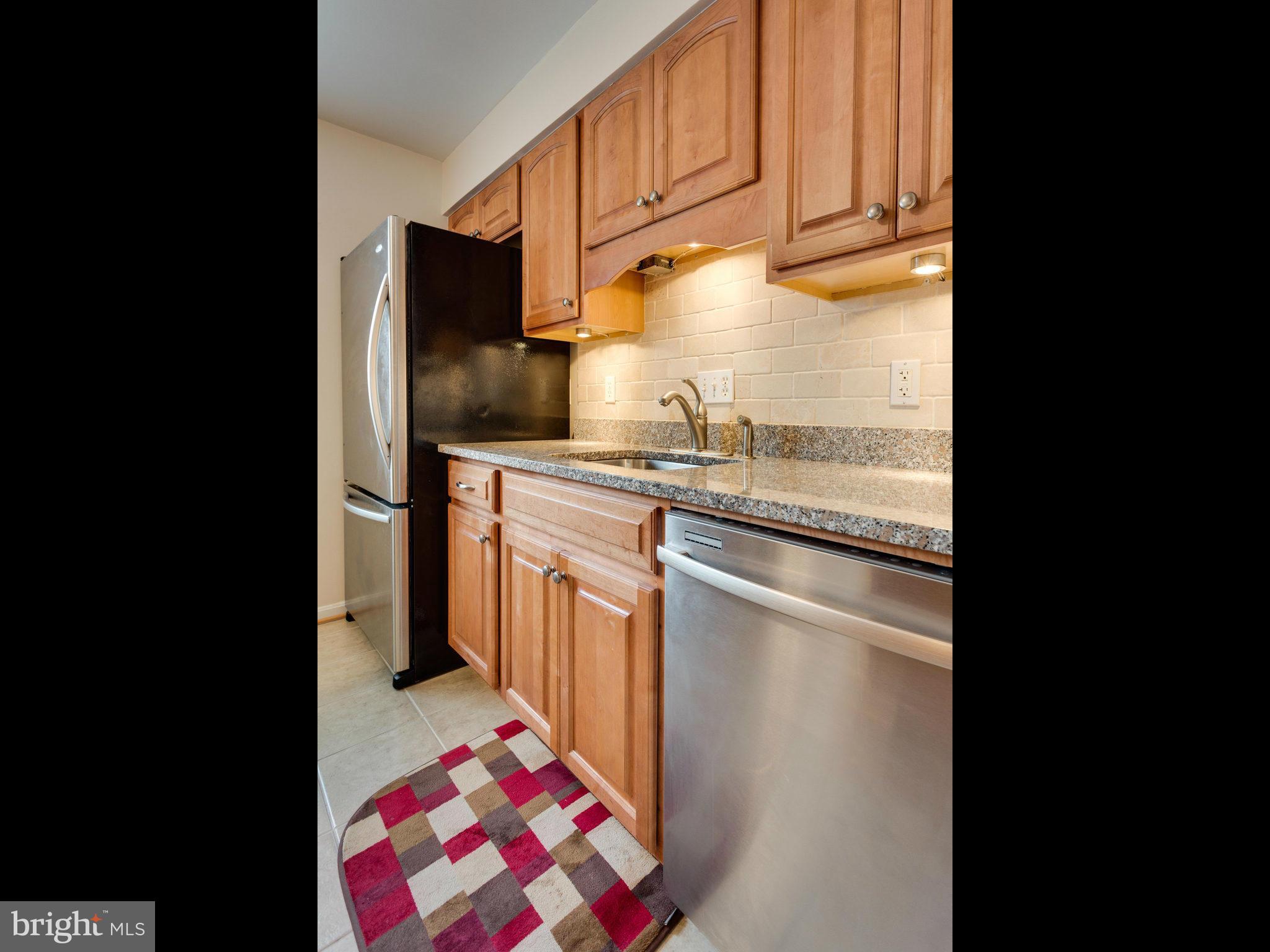 7019 Leestone Street Springfield, VA 22151 - Photo 11 of 30 Kitchen