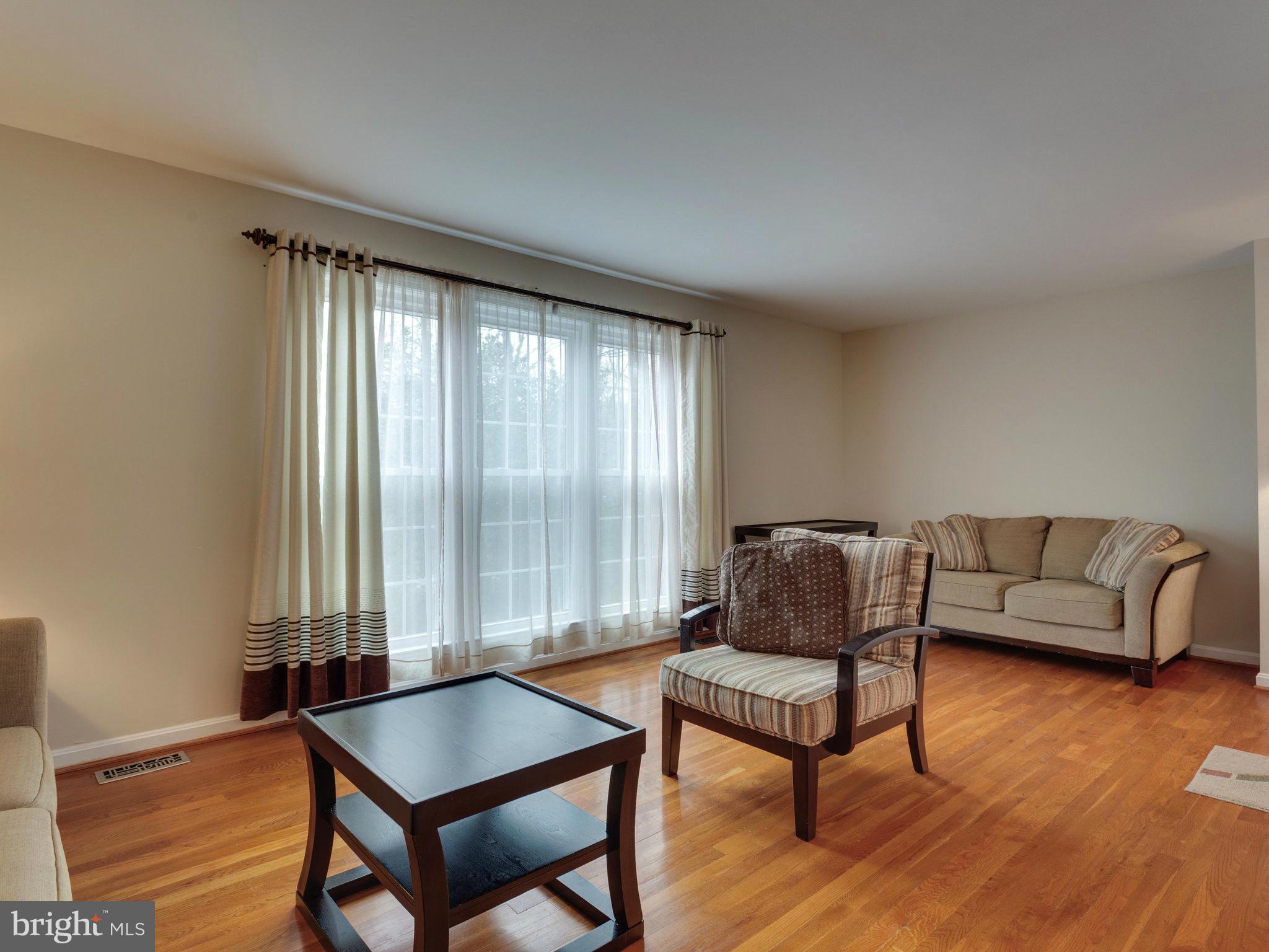 7019 Leestone Street Springfield, VA 22151 - Photo 4 of 30 Living Room