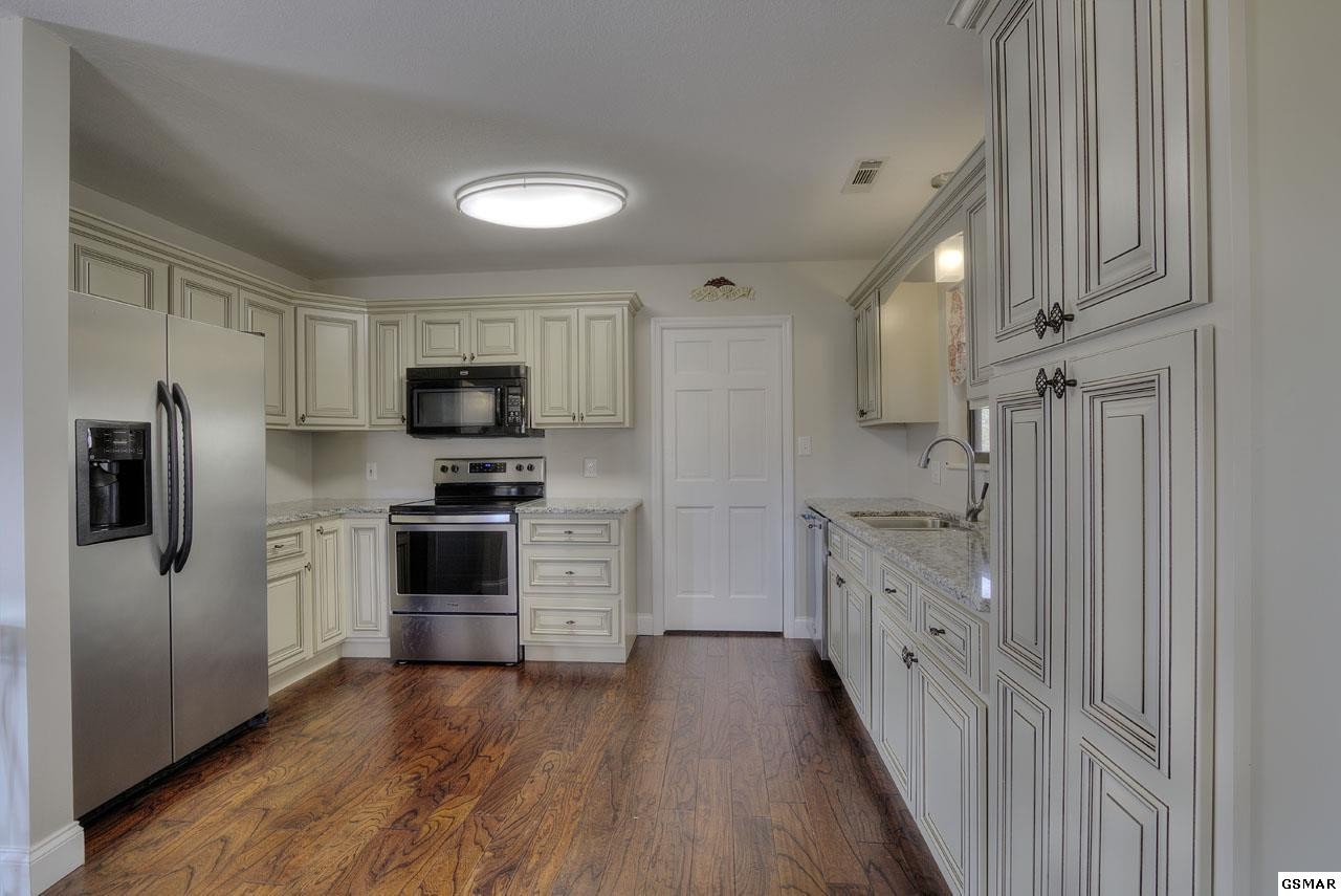 1437 Denton Road Sevierville, TN 37862 - Photo 4 of 32