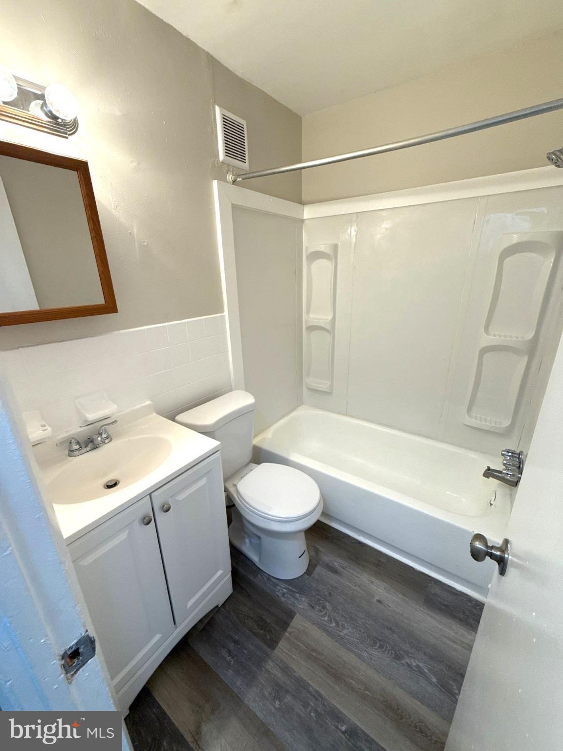573 Allengrove Street Philadelphia, PA 19120 - Photo 11 of 16 Hall full bathroom with tub