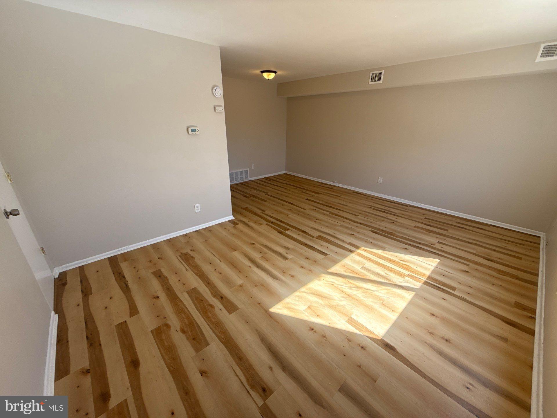 573 Allengrove Street Philadelphia, PA 19120 - Photo 4 of 16 Living room