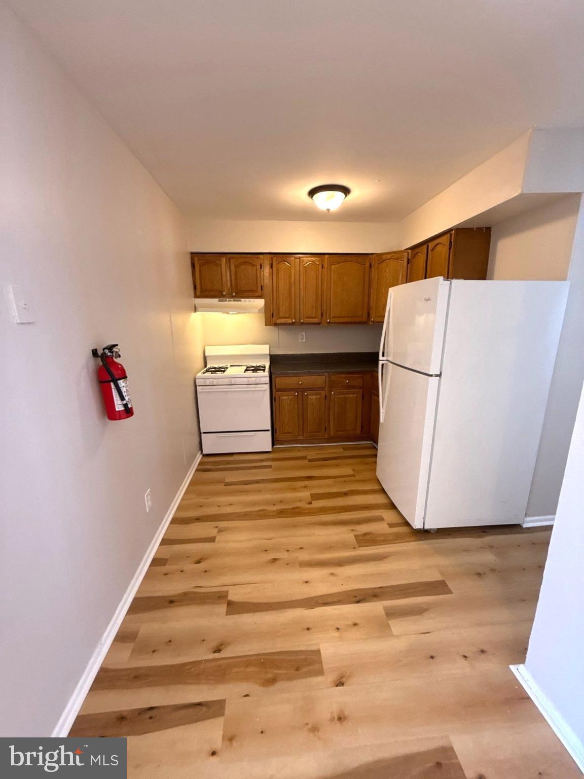 573 Allengrove Street Philadelphia, PA 19120 - Photo 7 of 16 Kitchen