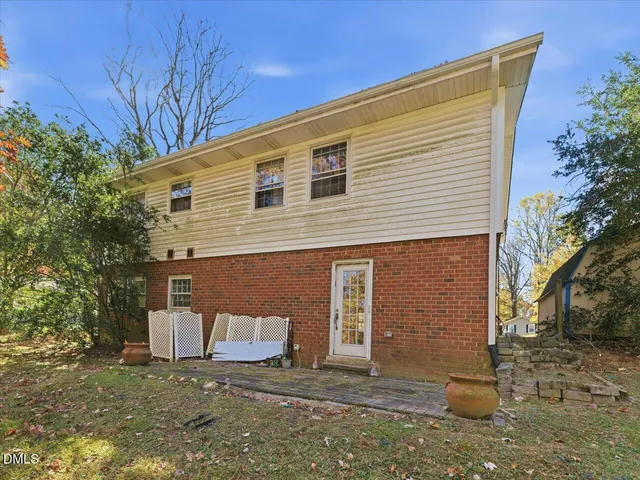 $465,000 | 806 Oakley Court, Cary, NC 27511