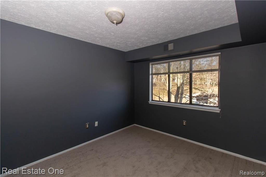 1693 Riverside Drive Rochester Hills, MI 48309 - Photo 17 of 24