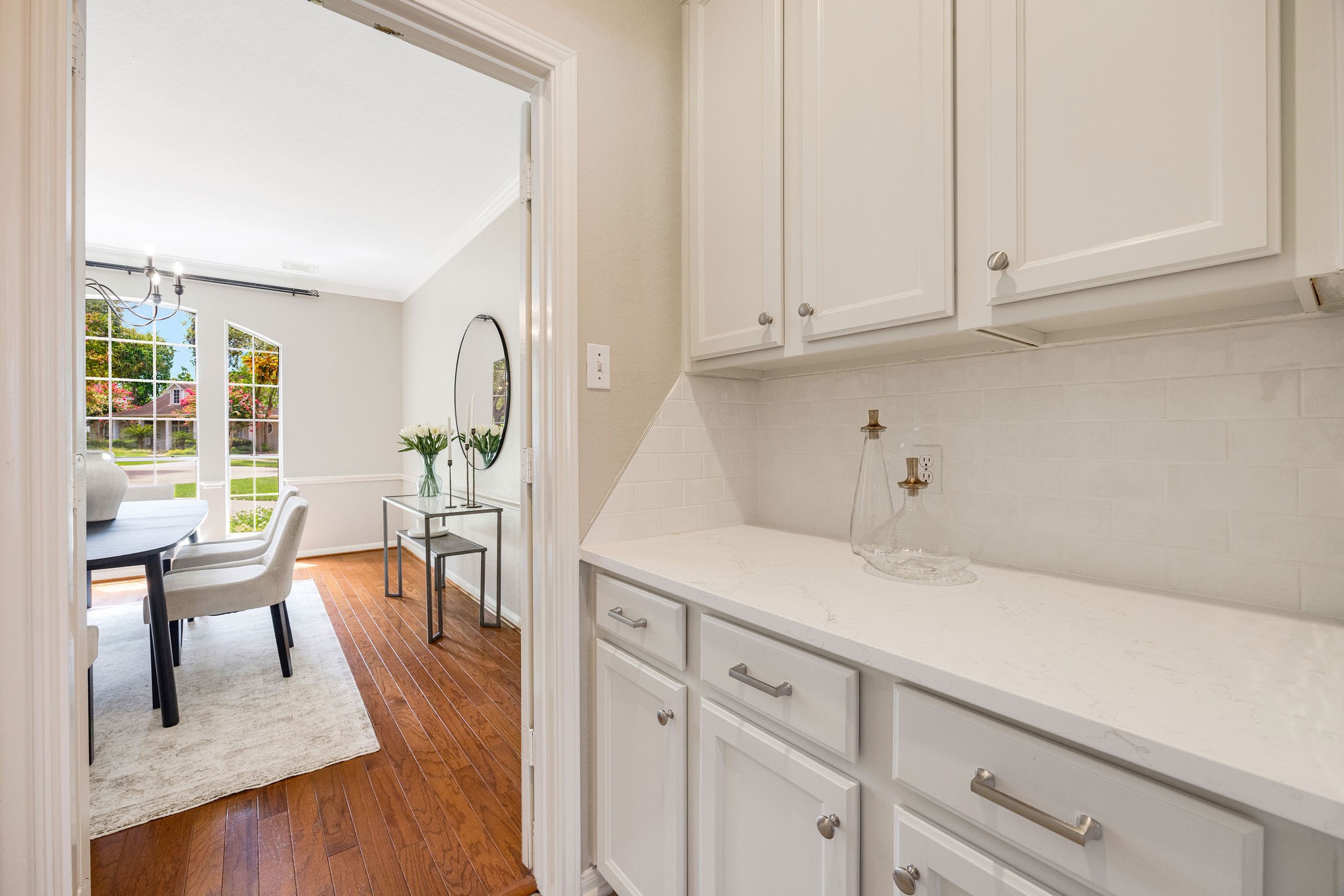 9603 Randon Lane Missouri City, TX 77459 - Photo 23 of 50 Entertaining and serving is a breeze with the stylish butler's pantry conveniently situated between the kitchen and dining room.