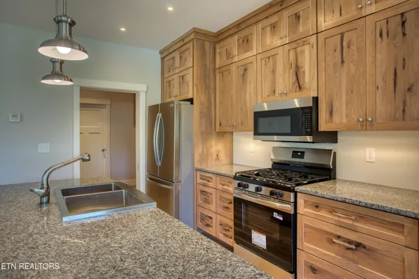 $498,000 | 760 Rockview Road, Jamestown, TN 38556