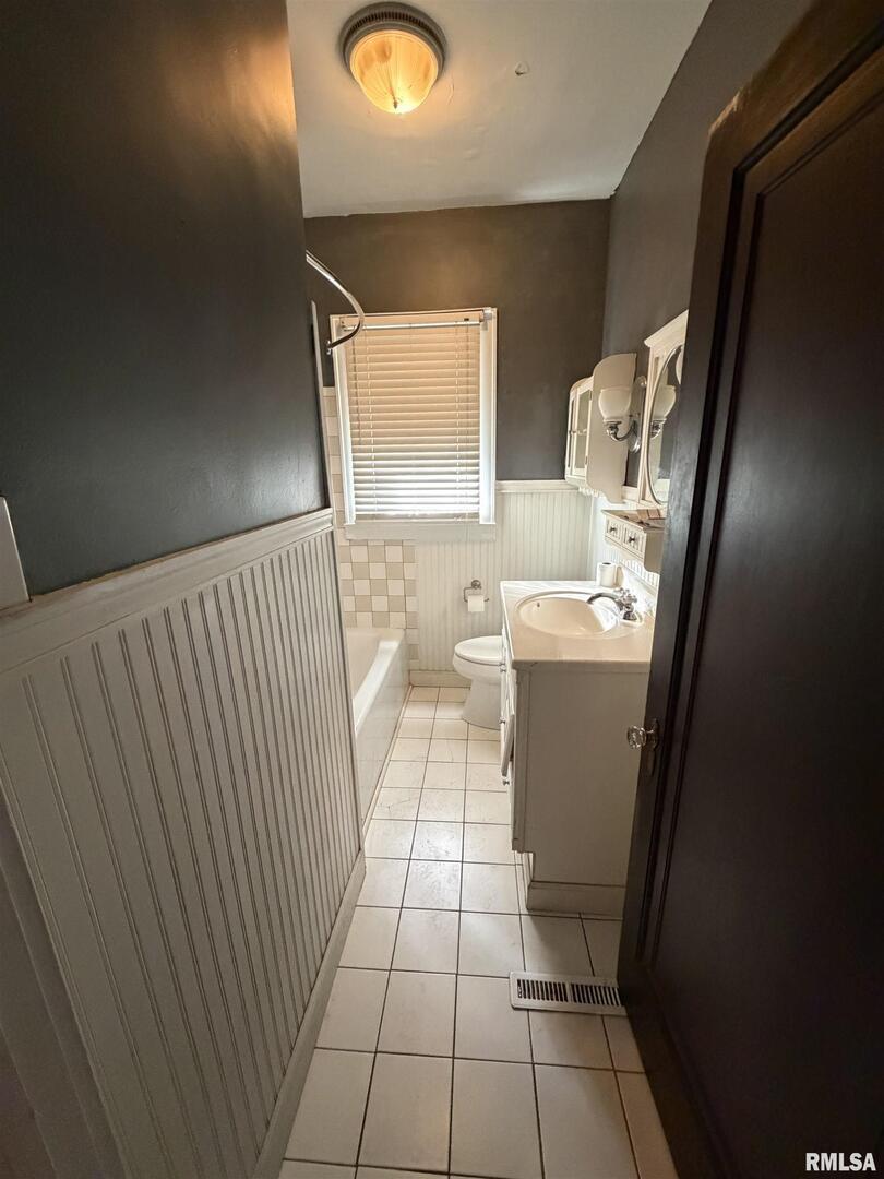 510 North Maple Street Benton, IL 62812 - Photo 12 of 21 a bathroom with a sink a toilet and mirror