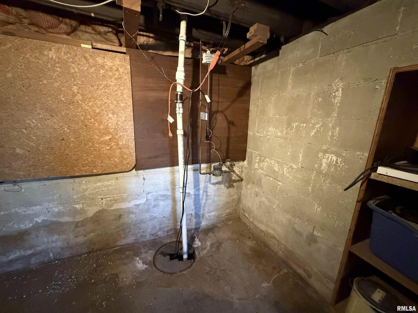 510 North Maple Street Benton, IL 62812 - Photo 18 of 21 a close view of water heater room