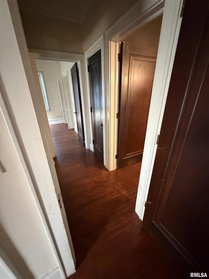 510 North Maple Street Benton, IL 62812 - Photo 10 of 21 a view of an entryway