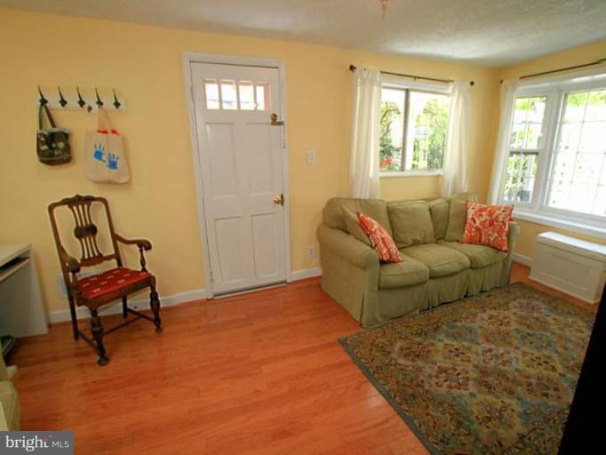 19 Elm Road Riva, MD 21140 - Photo 2 of 10 Living Room