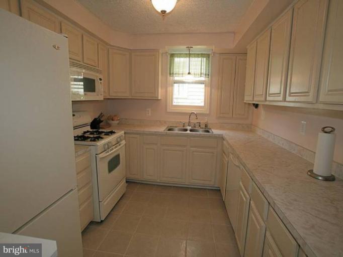 19 Elm Road Riva, MD 21140 - Photo 4 of 10 Kitchen