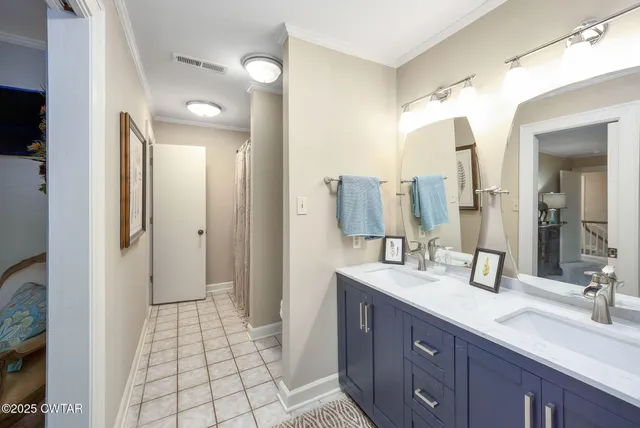 a view of a yard with cars