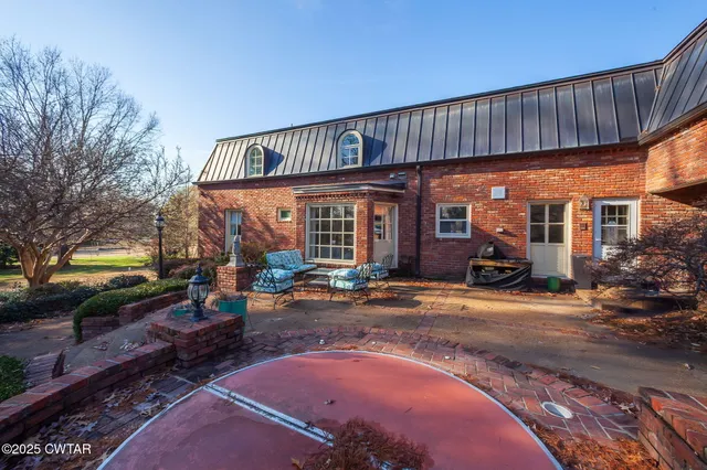 a view of a storage & utility room