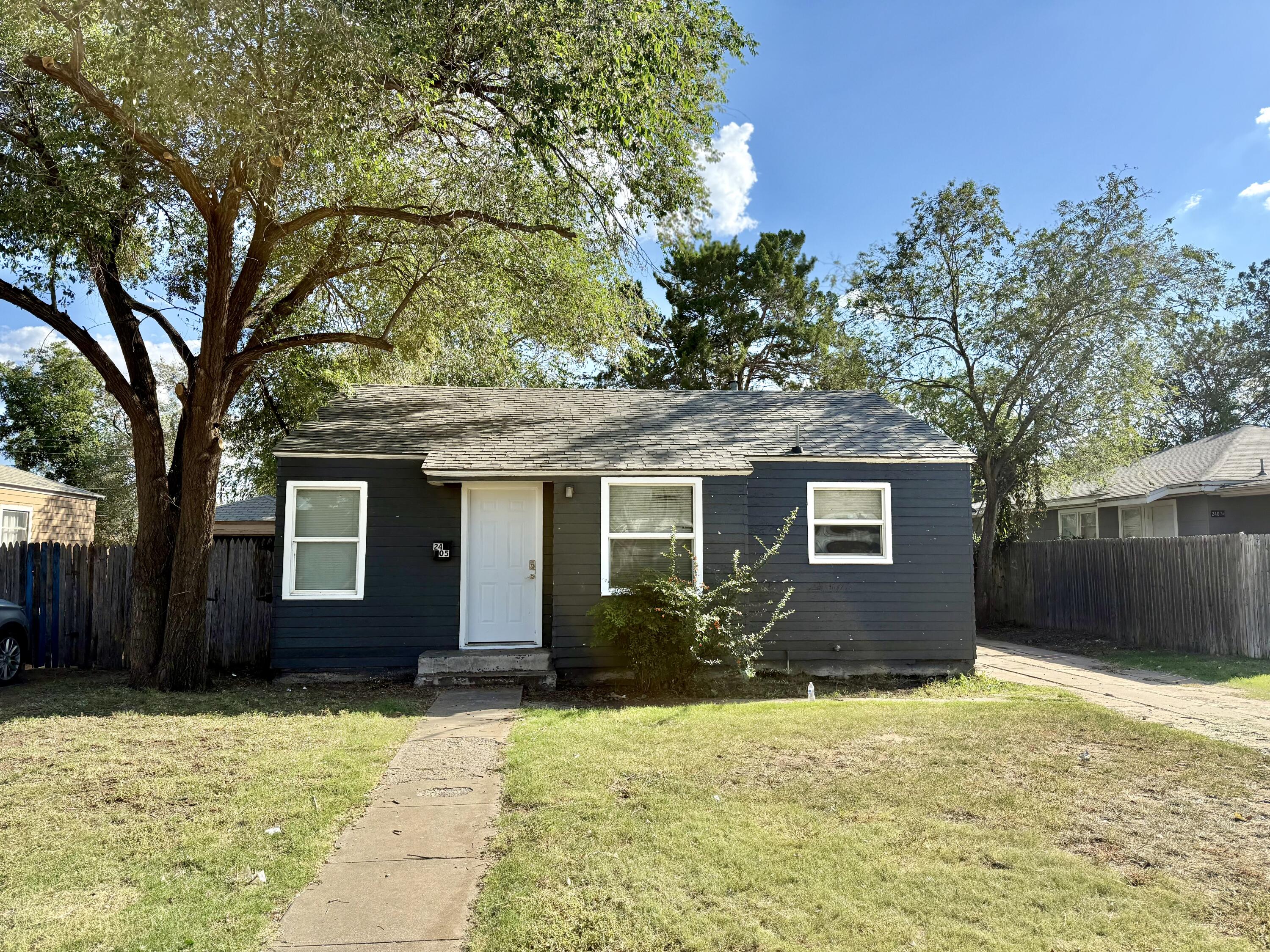 2405 23rd Street Lubbock, TX 79411 - Photo 2 of 17 IMG_4373