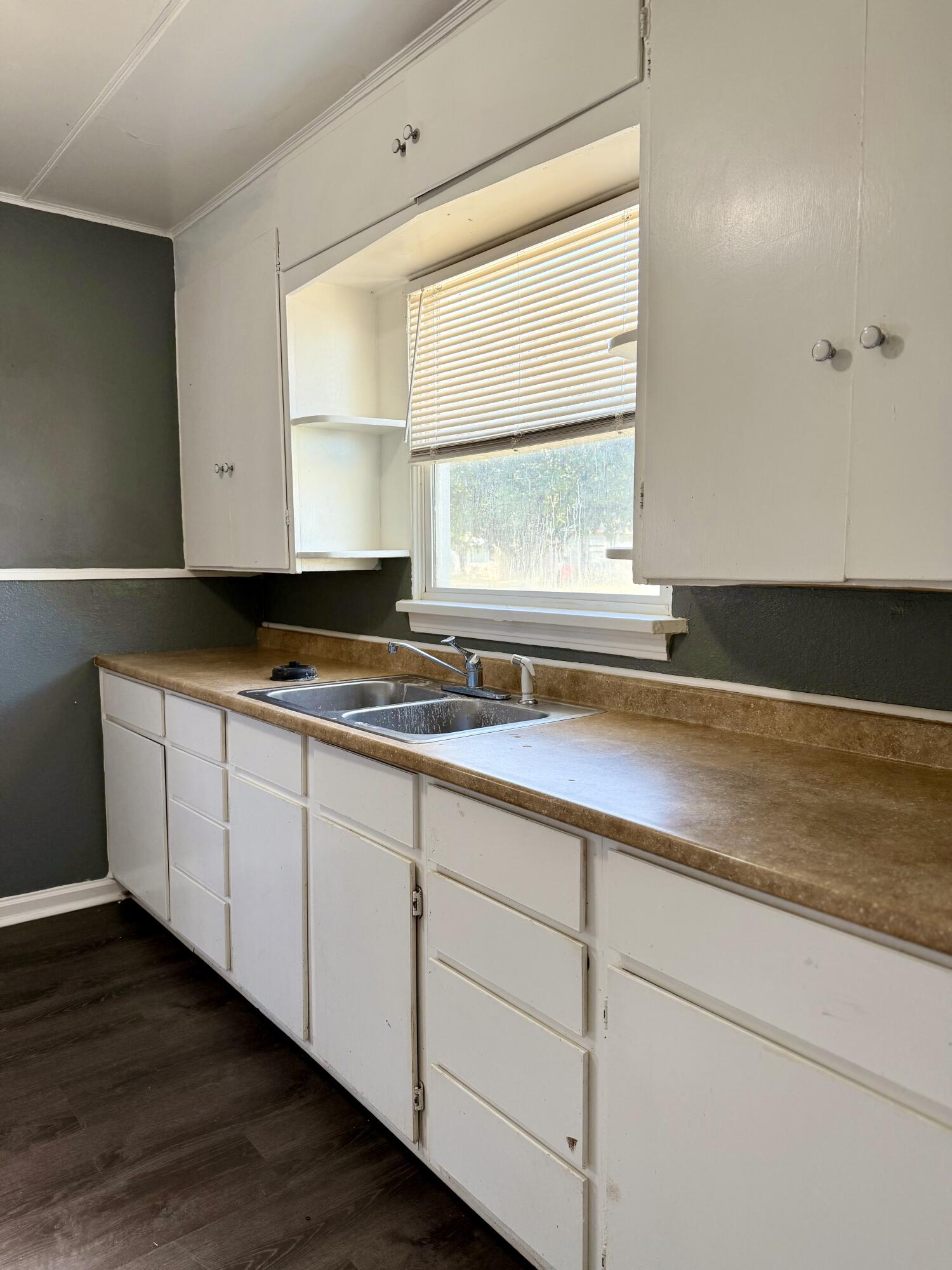 2405 23rd Street Lubbock, TX 79411 - Photo 6 of 17 IMG_4381