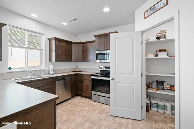 $765,000 | 21714 South Lakeview Drive, Worley, ID 83876