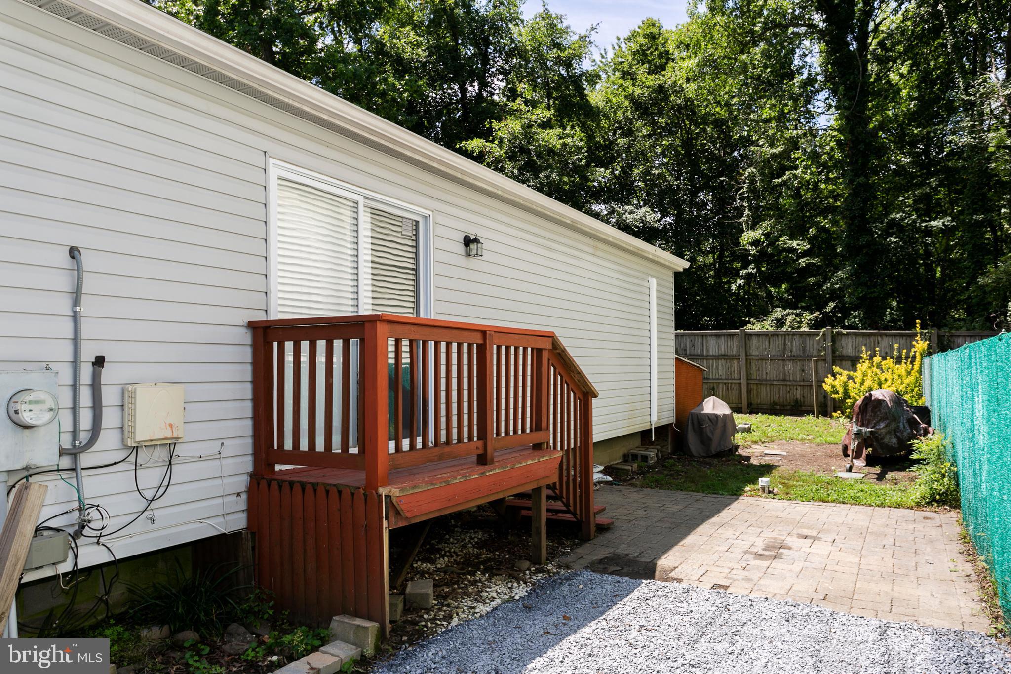 1638 Bay Ridge Road Edgewater, MD 21037 - Photo 13 of 21 Side yard