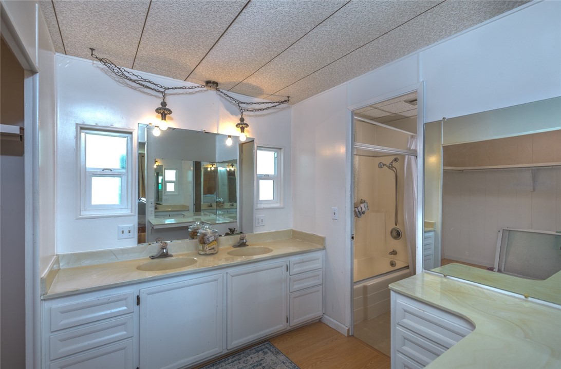 4878 Leonard Road, Unit 3 Mariposa, CA 95338 - Photo 21 of 50 Primary bathroom