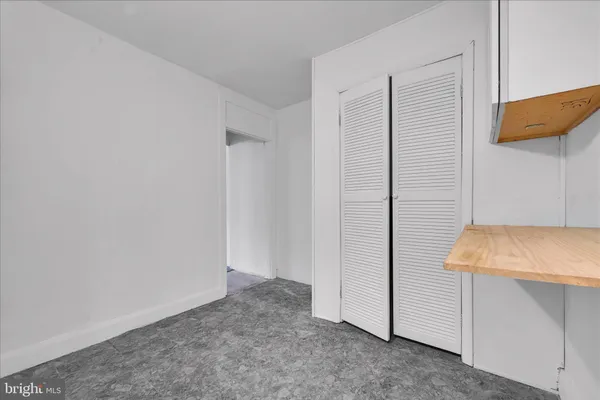an empty room with windows and closet