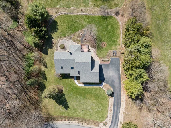 $839,000 | 11 Captain Parker Drive, Lee, NH 03861
