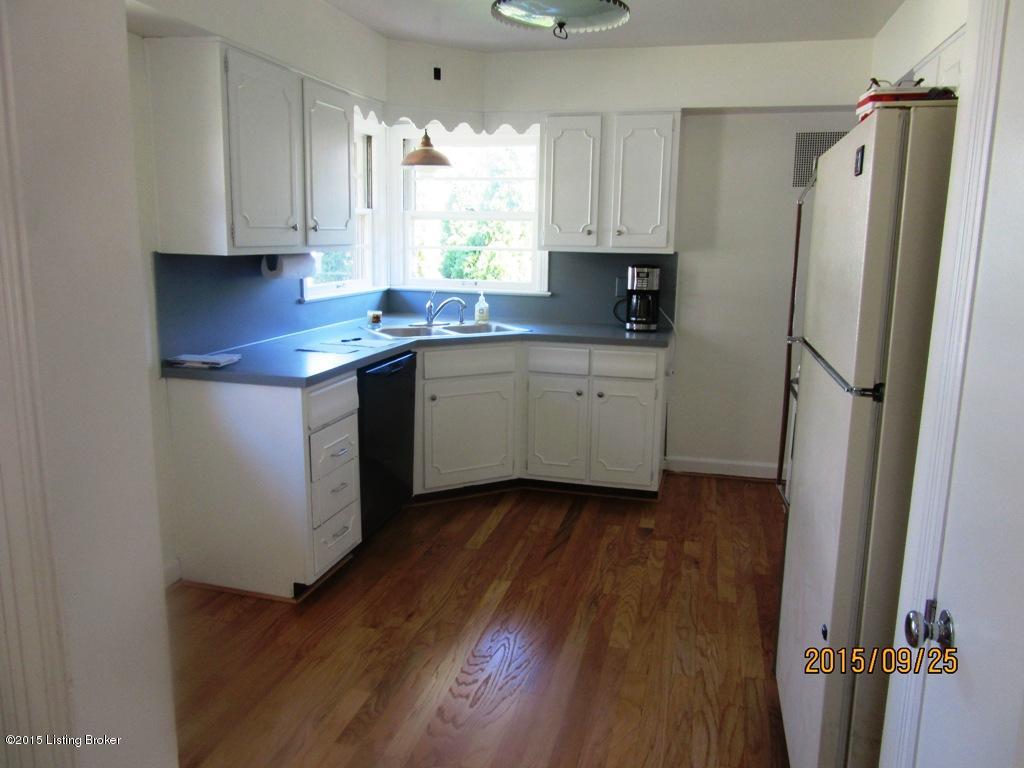3700 Hughes Road Louisville, KY 40207 - Photo 4 of 11 Kitchen