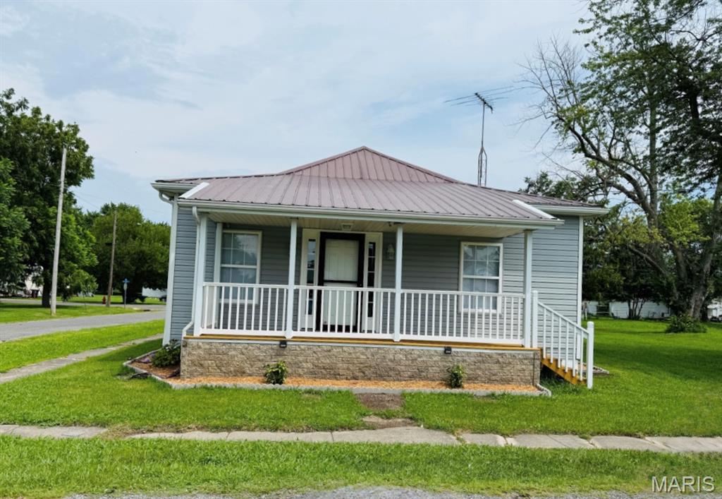 100 School Street Wilsonville, IL 62093 - Photo 1 of 23