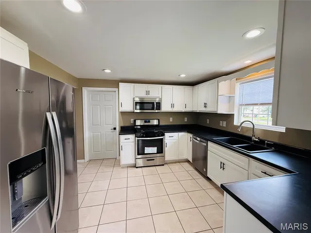 $195,000 | 100 School Street, Wilsonville, IL 62093