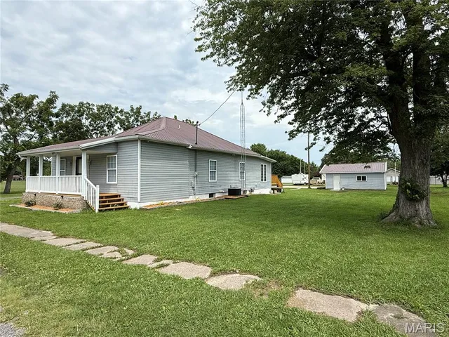 $195,000 | 100 School Street, Wilsonville, IL 62093