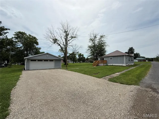 $195,000 | 100 School Street, Wilsonville, IL 62093