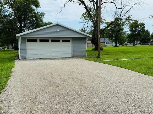 $195,000 | 100 School Street, Wilsonville, IL 62093