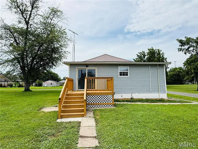 $195,000 | 100 School Street, Wilsonville, IL 62093