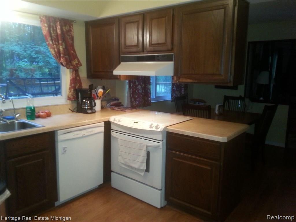11290 Parshall Road Fenton, MI 48430 - Photo 13 of 29 inside photos 210.jpg