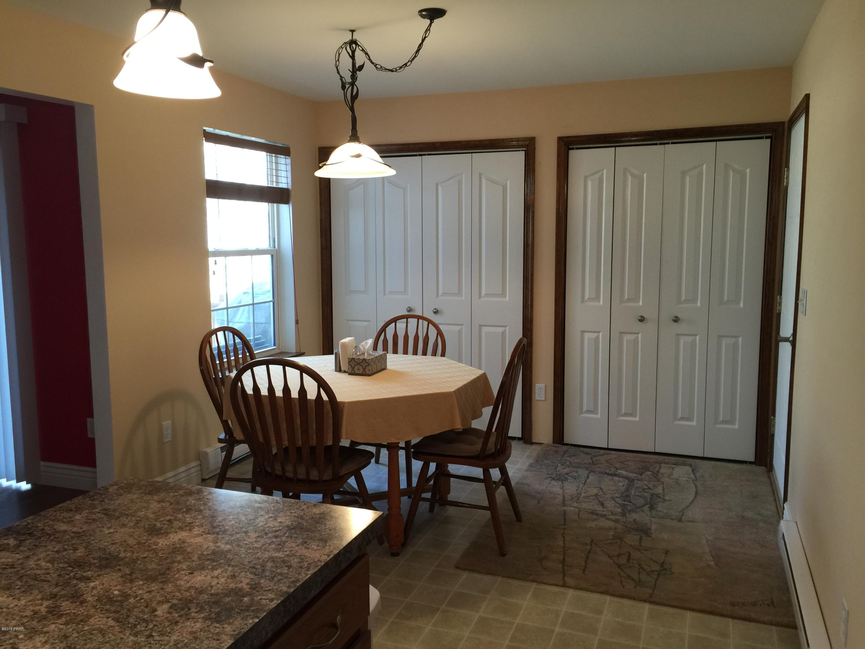 108 Sparrow Loop Bushkill, PA 18324 - Photo 2 of 39 IMG_0464