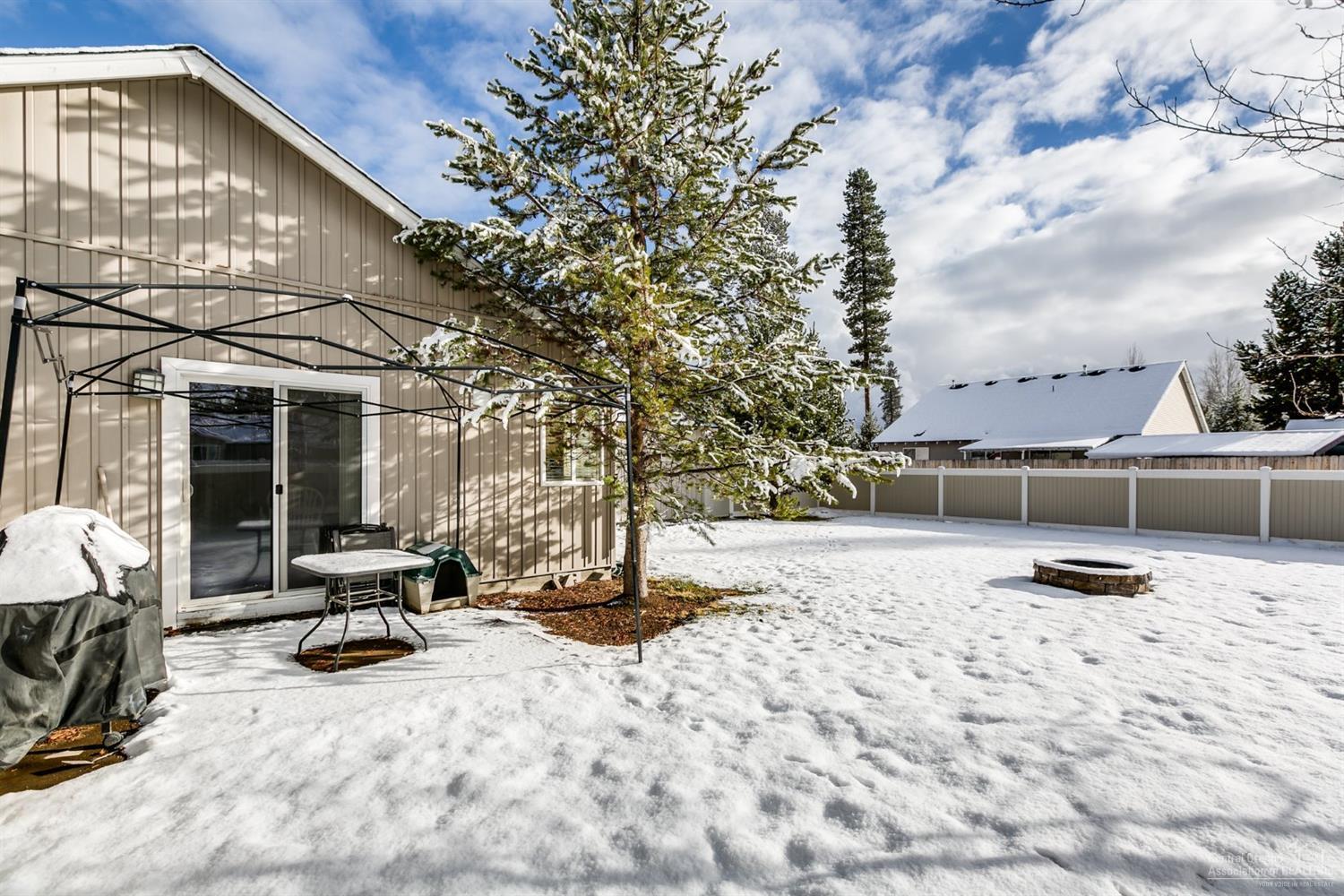 16655 William Foss Road La Pine, OR 97739 - Photo 5 of 24 Small cement patio is just off the dinin