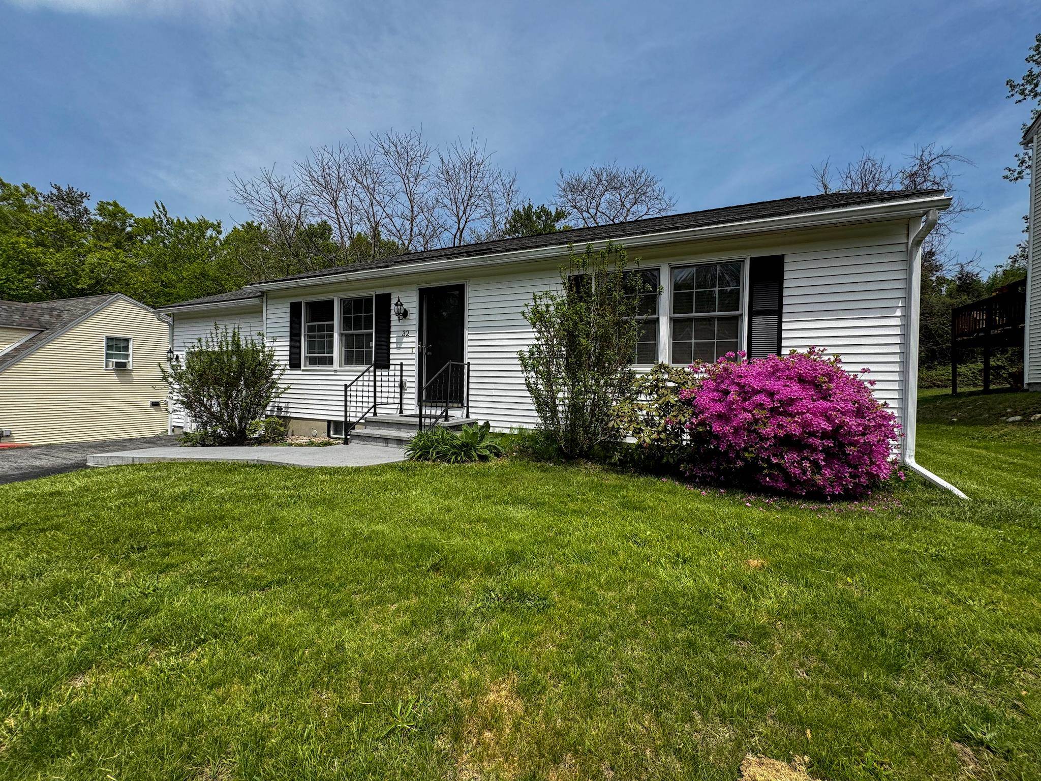 32 Albe Drive Bennington, VT 05201 - Photo 3 of 40