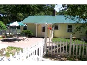 64 English Range Road Derry, NH 03038 - Photo 4 of 5
