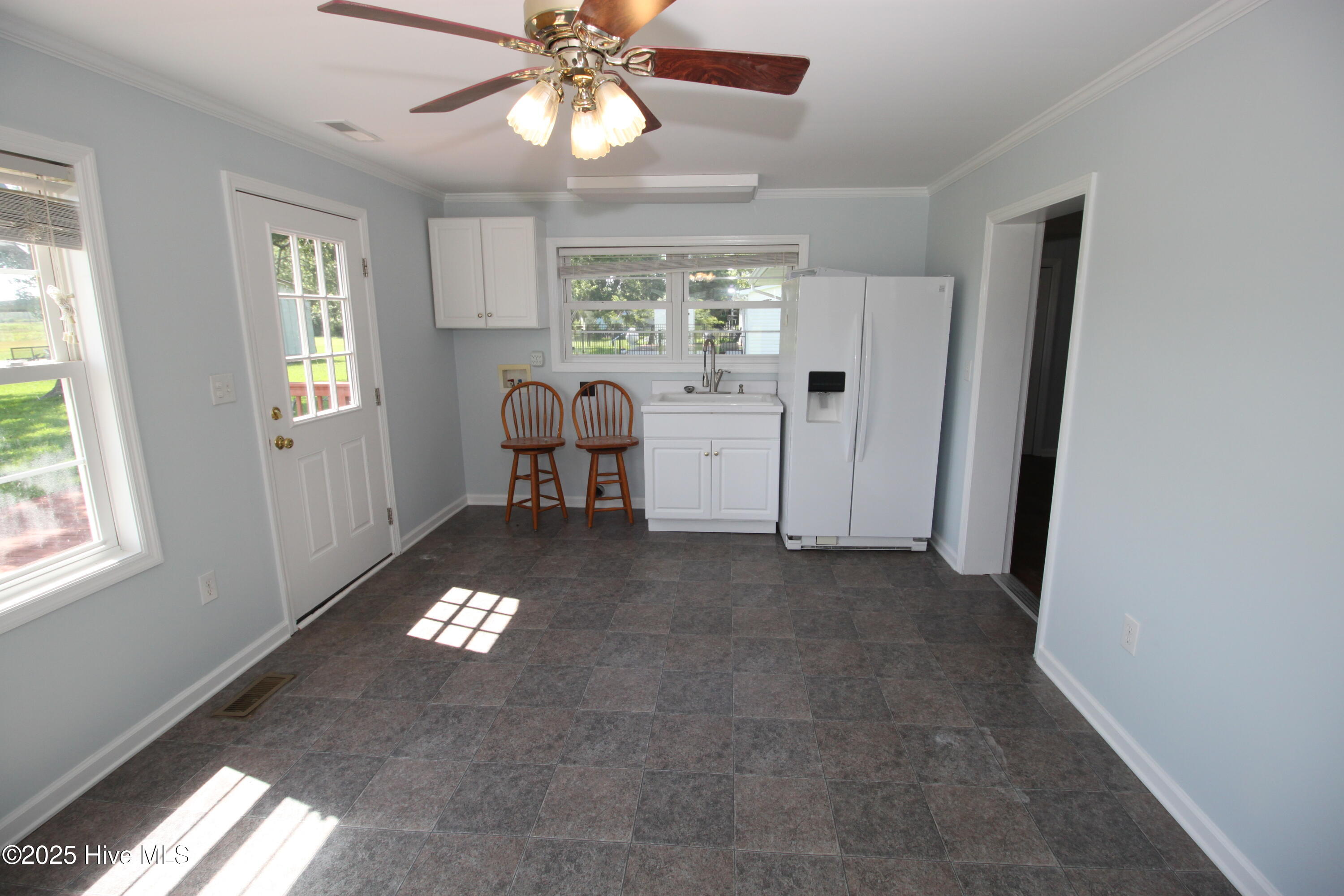 167 Tuttles Grove Road Beaufort, NC 28516 - Photo 16 of 34 Sunroom / Laundry
