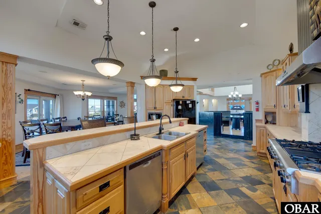 $1,995,000 | 71 Ocean Boulevard, Southern Shores, NC 27949