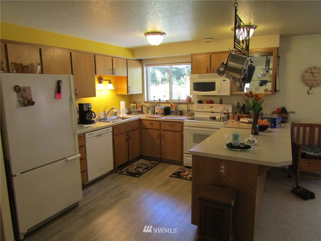 18321 Elaine Court Southwest Rochester, WA 98579 - Photo 8 of 21 Gallery Image 8