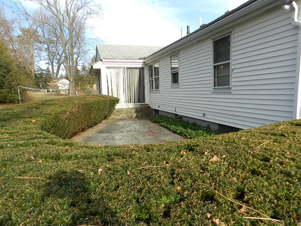 25 Stoneleigh Road Worcester, MA 01606 - Photo 2 of 8 Gallery Image 2
