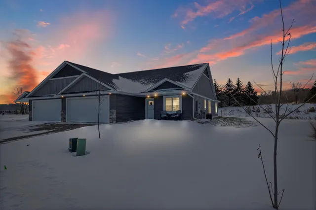 $415,000 | 2866 Coventry Circle, River Falls, WI 54022