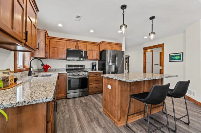 $415,000 | 2866 Coventry Circle, River Falls, WI 54022