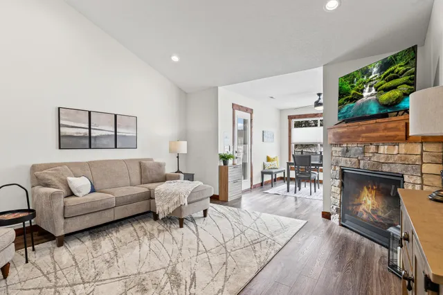 $415,000 | 2866 Coventry Circle, River Falls, WI 54022