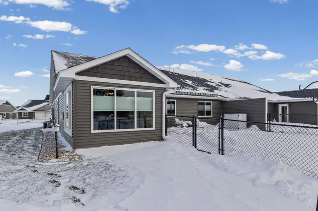 $415,000 | 2866 Coventry Circle, River Falls, WI 54022