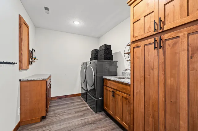 $415,000 | 2866 Coventry Circle, River Falls, WI 54022