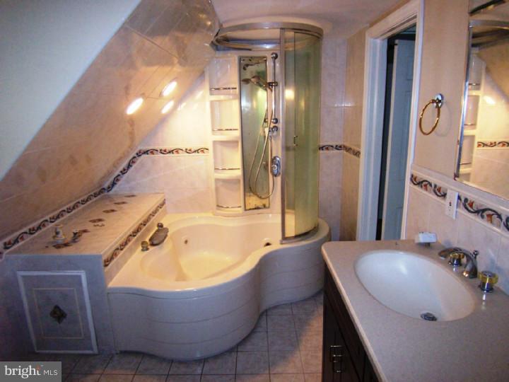 478 Darlington Road Media, PA 19063 - Photo 17 of 24 Master Bathroom
