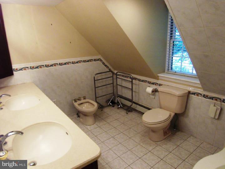478 Darlington Road Media, PA 19063 - Photo 18 of 24 Master Bathroom